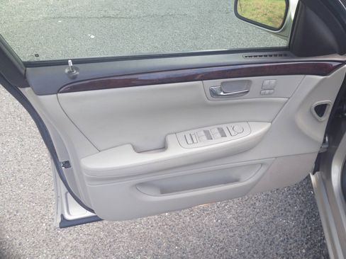 Used 2009 Cadillac DTS w/ Trunk Convenience Package FWD image 24