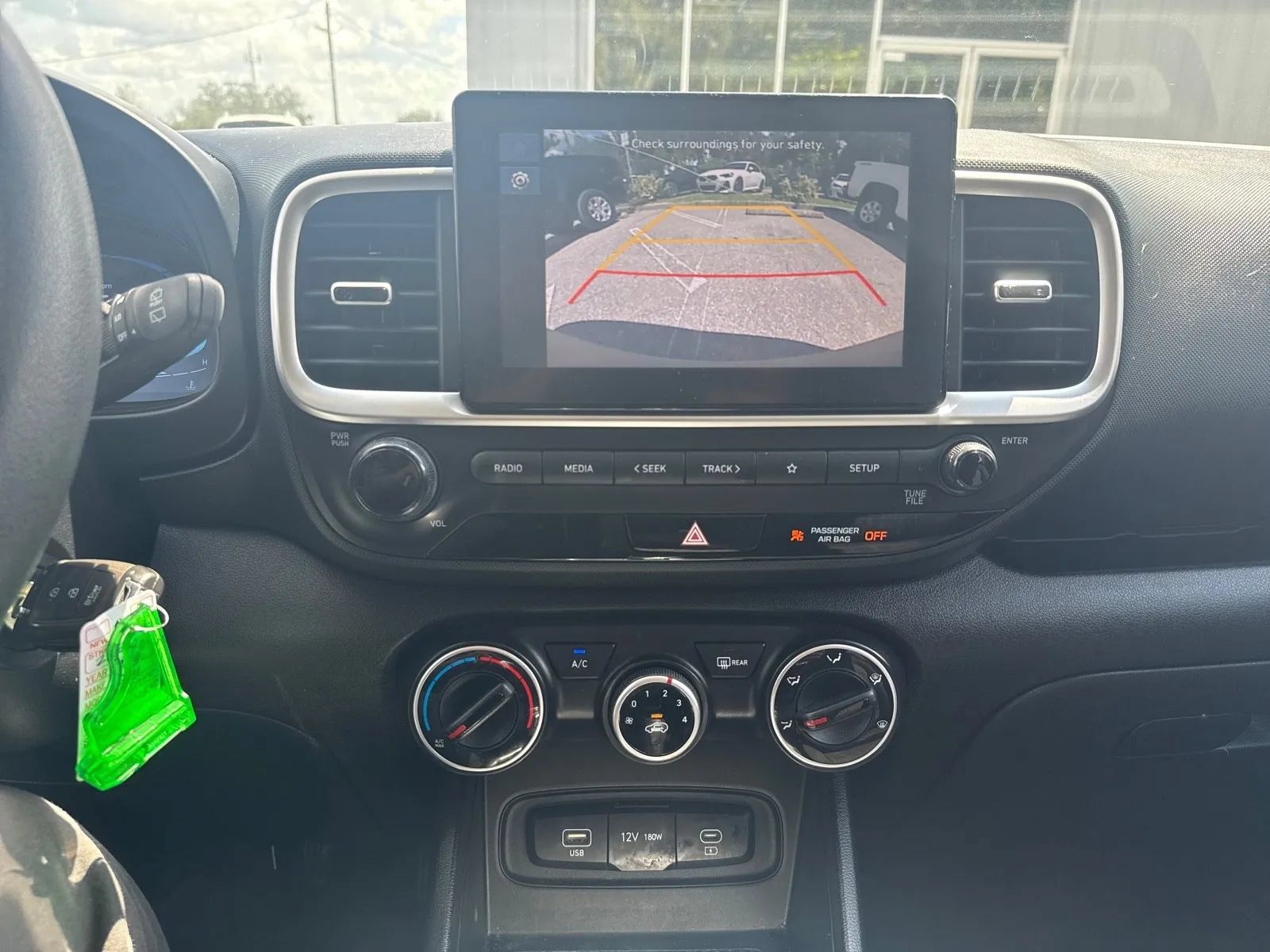 Used 2023 Hyundai Venue SE FWD image 17