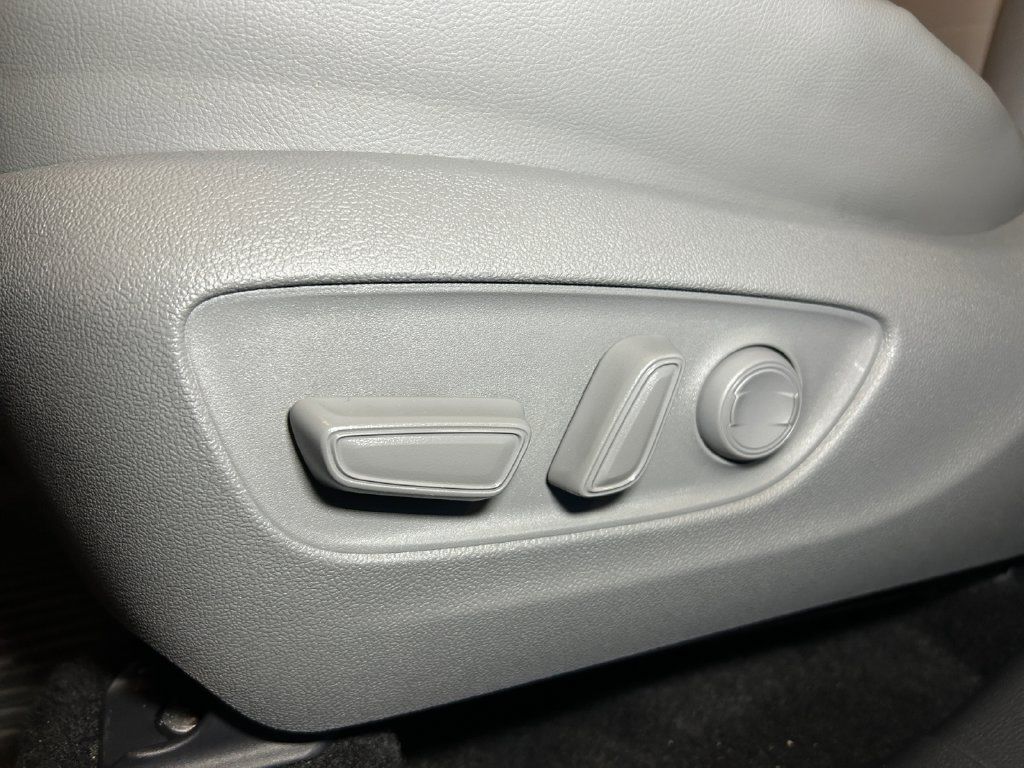 Used 2026 Toyota Highlander XLE AWD/4WD image 24