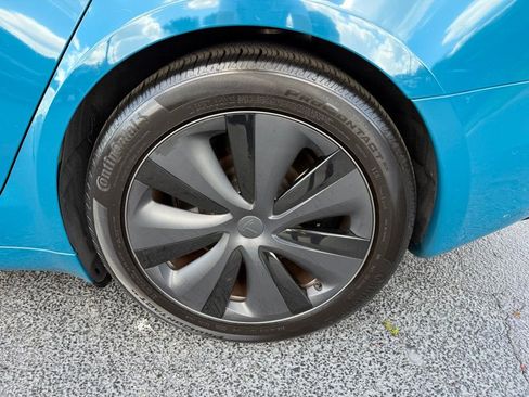 Used 2022 Tesla Model S Plaid image 40