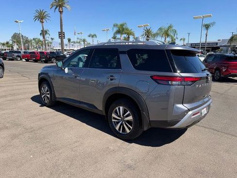 Certified 2025 Nissan Pathfinder SL AWD/4WD image 4