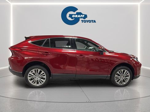 Used 2022 Toyota Venza XLE image 17