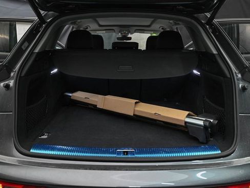 Used 2022 Audi Q5 e Premium w/ Convenience Package image 19