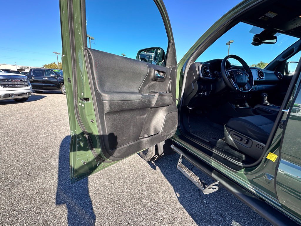 Used 2022 Toyota Tacoma TRD Sport AWD/4WD image 23