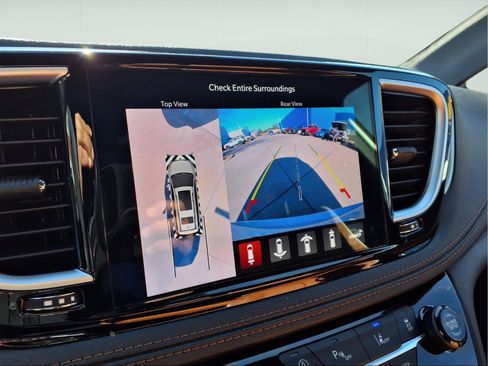 New 2026 Chrysler Pacifica Pinnacle image 14