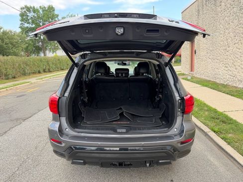 Used 2019 Nissan Pathfinder SL AWD/4WD image 9