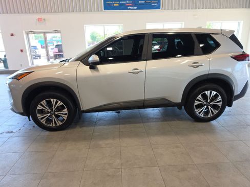 Used 2022 Nissan Rogue SV AWD/4WD image 12