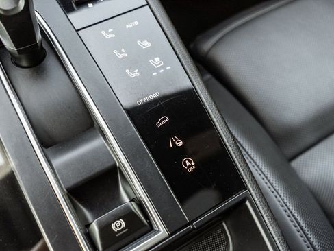 Used 2023 Porsche Macan image 23