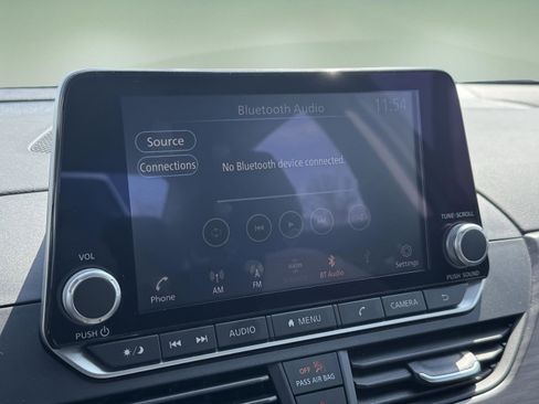 Used 2025 Nissan Altima 2.5 SV image 16