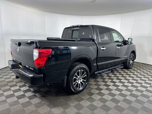 Used 2021 Nissan Titan SV w/ SV Convenience Package image 3