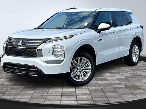 Used 2024 Mitsubishi Outlander ES AWD/4WD image 1
