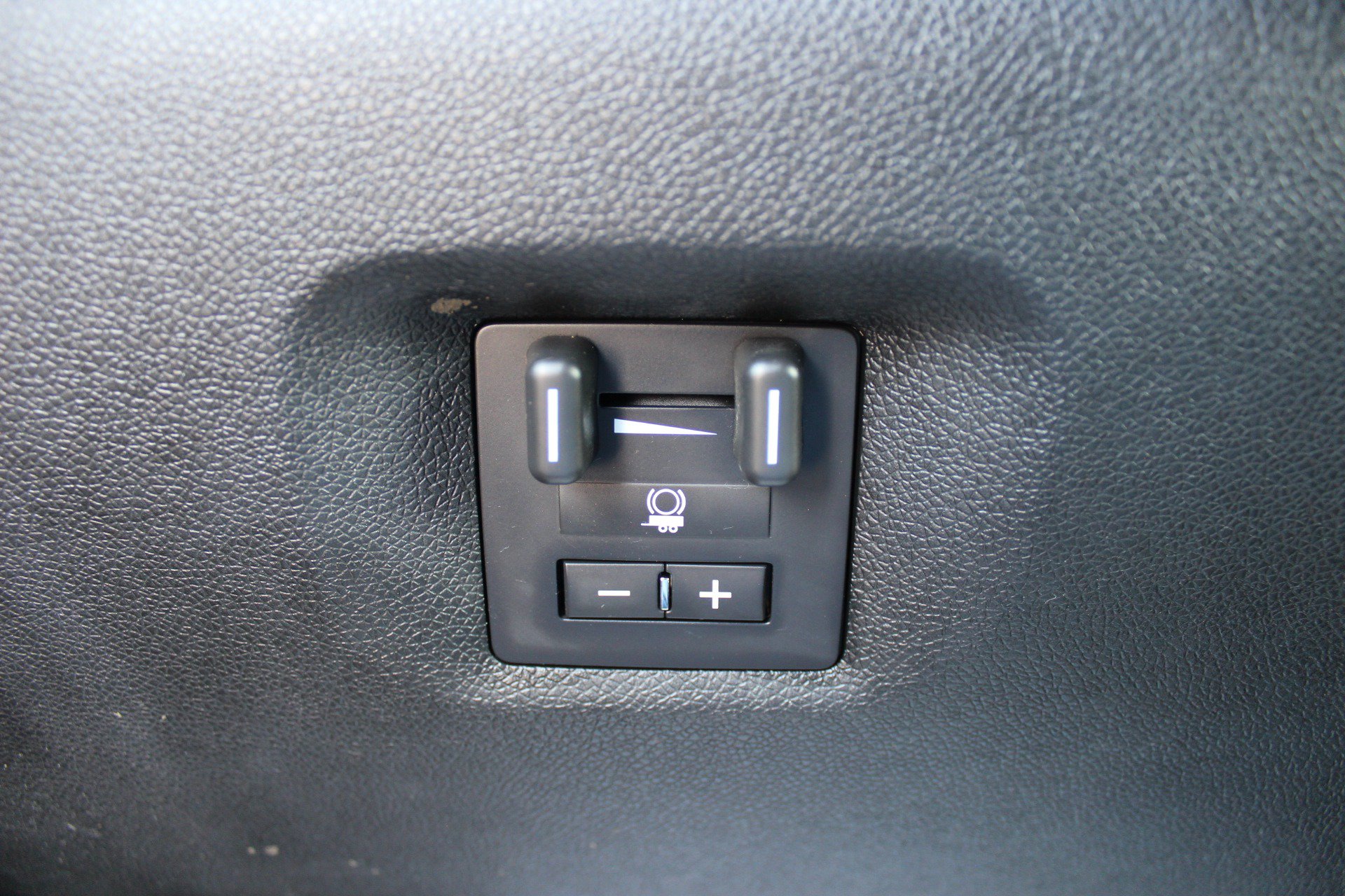 Used 2011 Chevrolet Silverado 2500 LT w/ Interior Plus Package AWD/4WD image 20