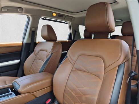 Used 2024 Nissan Pathfinder Platinum w/ Black Appearance Package FWD image 14