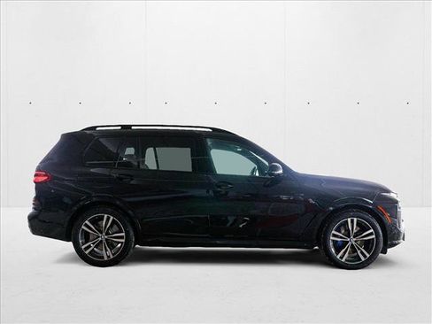 Used 2025 BMW X7 M60i w/ Executive Package image 4