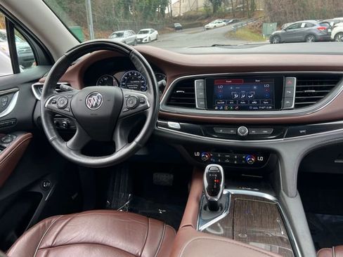Used 2021 Buick Enclave Avenir w/ Avenir Technology Package AWD/4WD image 19