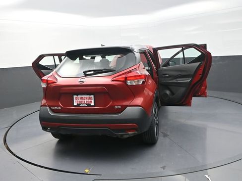 Used 2019 Nissan Kicks SR w/ SR Premium Package FWD image 15