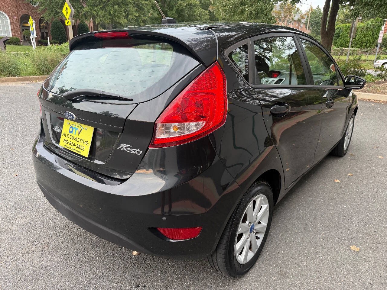 Used 2012 Ford Fiesta SE FWD image 6