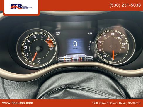 Used 2017 Jeep Cherokee Limited w/ Luxury Group image 25