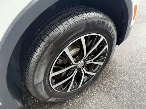 Used 2021 Volkswagen Tiguan SE image 27