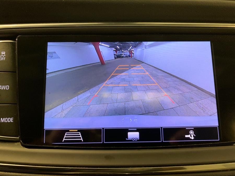 Used 2020 Buick Enclave Premium w/ Sun and Sites Package AWD/4WD image 43