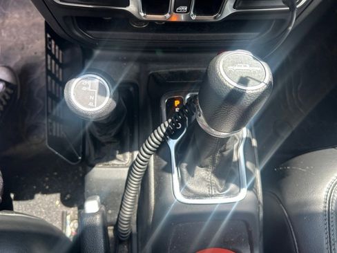 Used 2022 Jeep Gladiator Sport AWD/4WD image 17