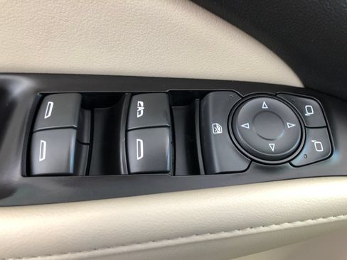 Used 2019 Buick Enclave Essence FWD image 37