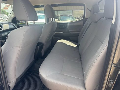 Used 2018 Toyota Tacoma SR5 RWD image 12