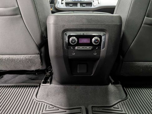 Used 2023 GMC Yukon XL AT4 image 25