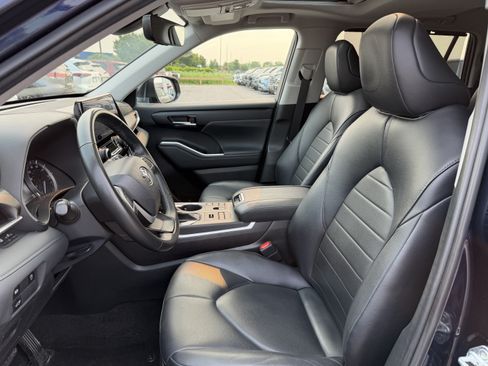 Used 2023 Toyota Highlander XLE AWD/4WD image 10