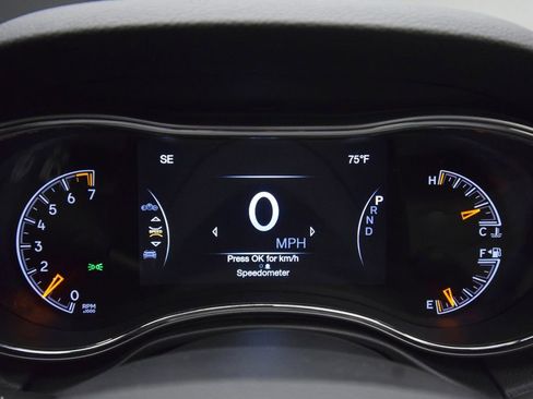 Used 2021 Jeep Grand Cherokee Limited w/ Premium Lighting Group AWD/4WD image 23