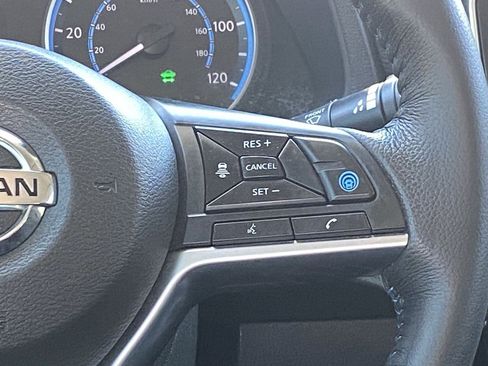 Used 2019 Nissan Leaf SV w/ SV Technology Package FWD image 25