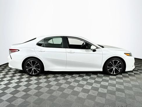 Used 2019 Toyota Camry SE FWD image 8
