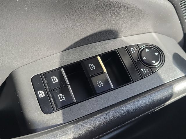 Used 2020 MAZDA MAZDA3 Hatchback FWD image 18