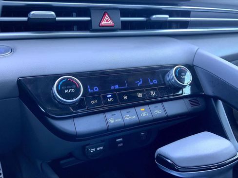 Used 2025 Hyundai Elantra Sport image 32