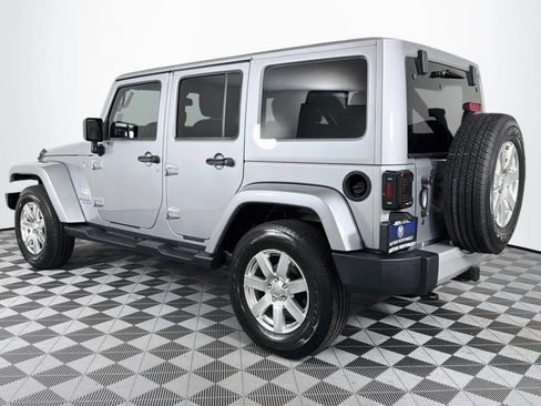 Used 2013 Jeep Wrangler Unlimited Sahara w/ Dual Top Group AWD/4WD image 8