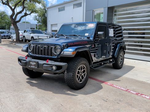 Used 2025 Jeep Wrangler Unlimited Rubicon AWD/4WD image 5