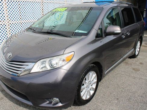 Used 2014 Toyota Sienna Limited w/ Limited Premium Package image 7