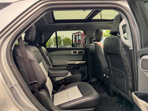 Used 2022 Ford Explorer XLT w/ Equipment Group 202A AWD/4WD image 15