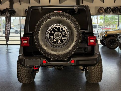 Used 2024 Jeep Wrangler Unlimited Rubicon w/ Capability Package image 11