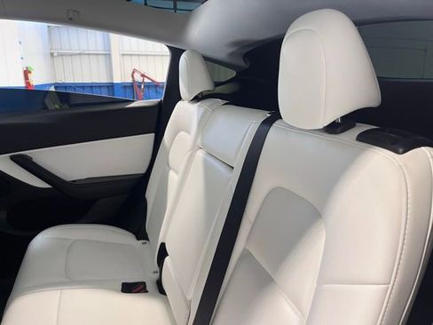 Used 2021 Tesla Model Y Long Range image 18