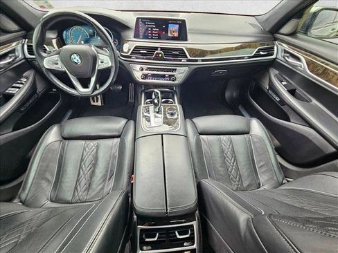 Used 2018 BMW 750i xDrive image 13