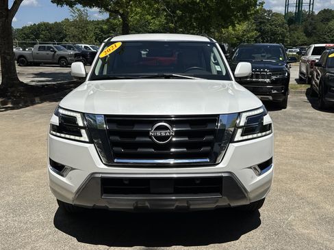 Used 2021 Nissan Armada SV w/ SV Appearance Package RWD image 2