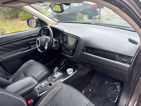 Used 2018 Mitsubishi Outlander GT AWD/4WD image 46