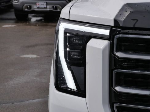 Used 2025 GMC Sierra 2500 AT4 image 3