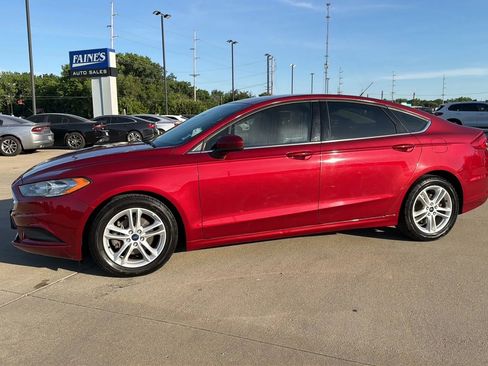 Used 2018 Ford Fusion SE w/ Fusion SE Technology Package FWD image 6