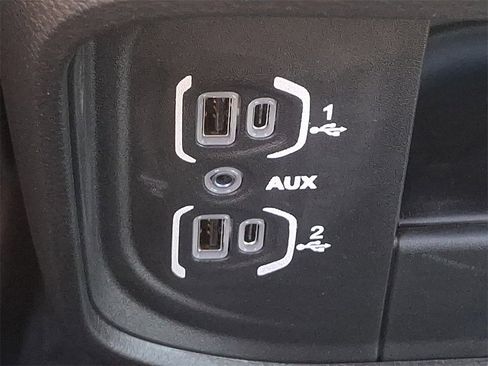 Used 2024 RAM 2500 Tradesman w/ Chrome Appearance Group image 26