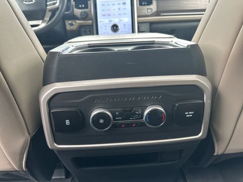 Used 2024 Ford Expedition Limited AWD/4WD image 18