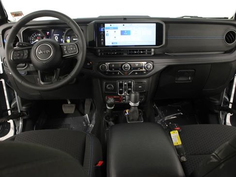 Used 2025 Jeep Wrangler Unlimited Rubicon 4xe AWD/4WD image 9
