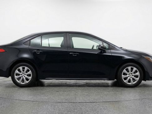 Used 2025 Toyota Corolla LE FWD image 11