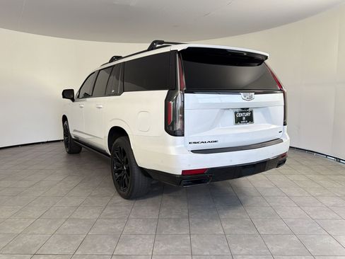 Used 2023 Cadillac Escalade ESV Sport w/ LPO, ONYX Package AWD/4WD image 3